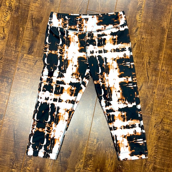 Mint Condition Workout Capris - Picture 1 of 3